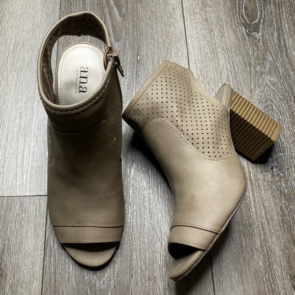 a.n.a A New Approach Women’s Brown Peep Toe Booties Tasha 7M - Picture 7 of 16